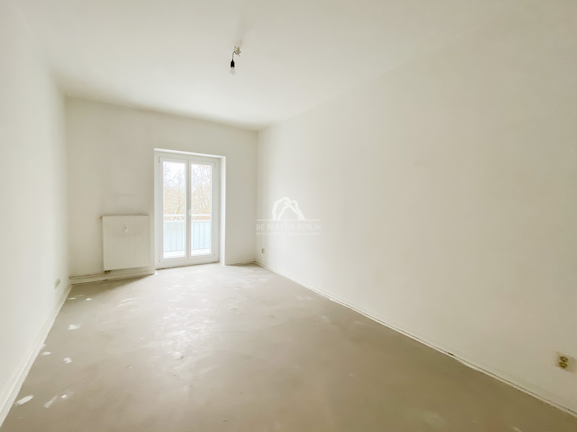 Titelbild zur Immobilie 2 ZIMMER MIT BALKON | 3.OG | RENOVIERUNGSBEDARF | GRÜNE OASE | PRENZLAUER BERG | PROVISIONSFREI |