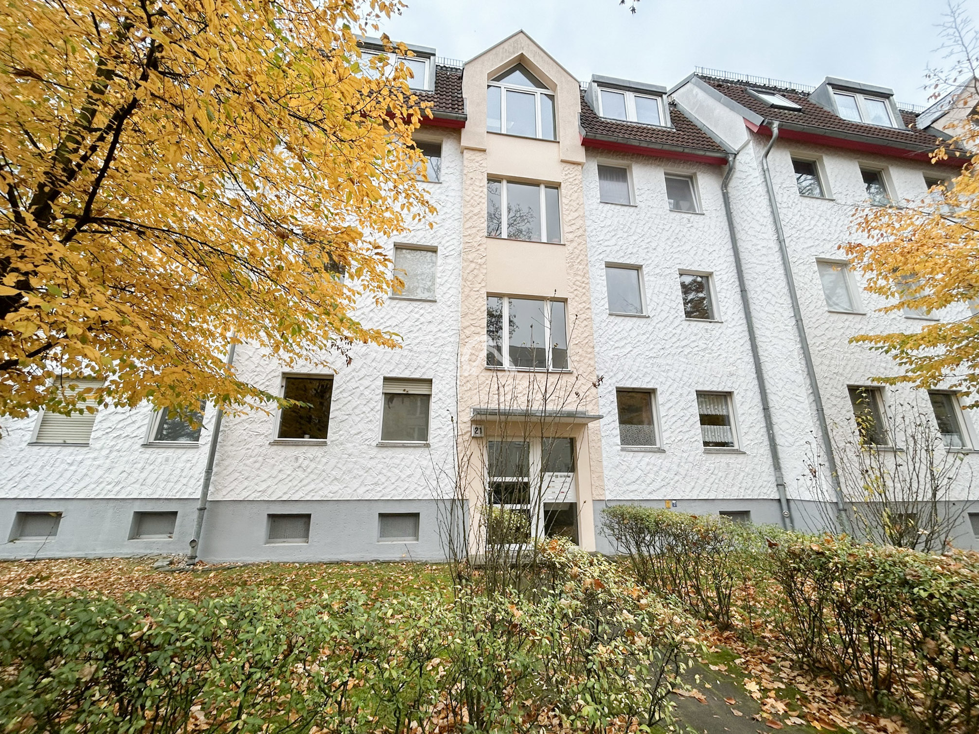 Titelbild zur Immobilie FRISCH SANIERT: HELLE 3-ZIMMER-WOHNUNG MIT SÜDBALKON NAHE RATHAUS STEGLITZ I PROVISIONSFREI