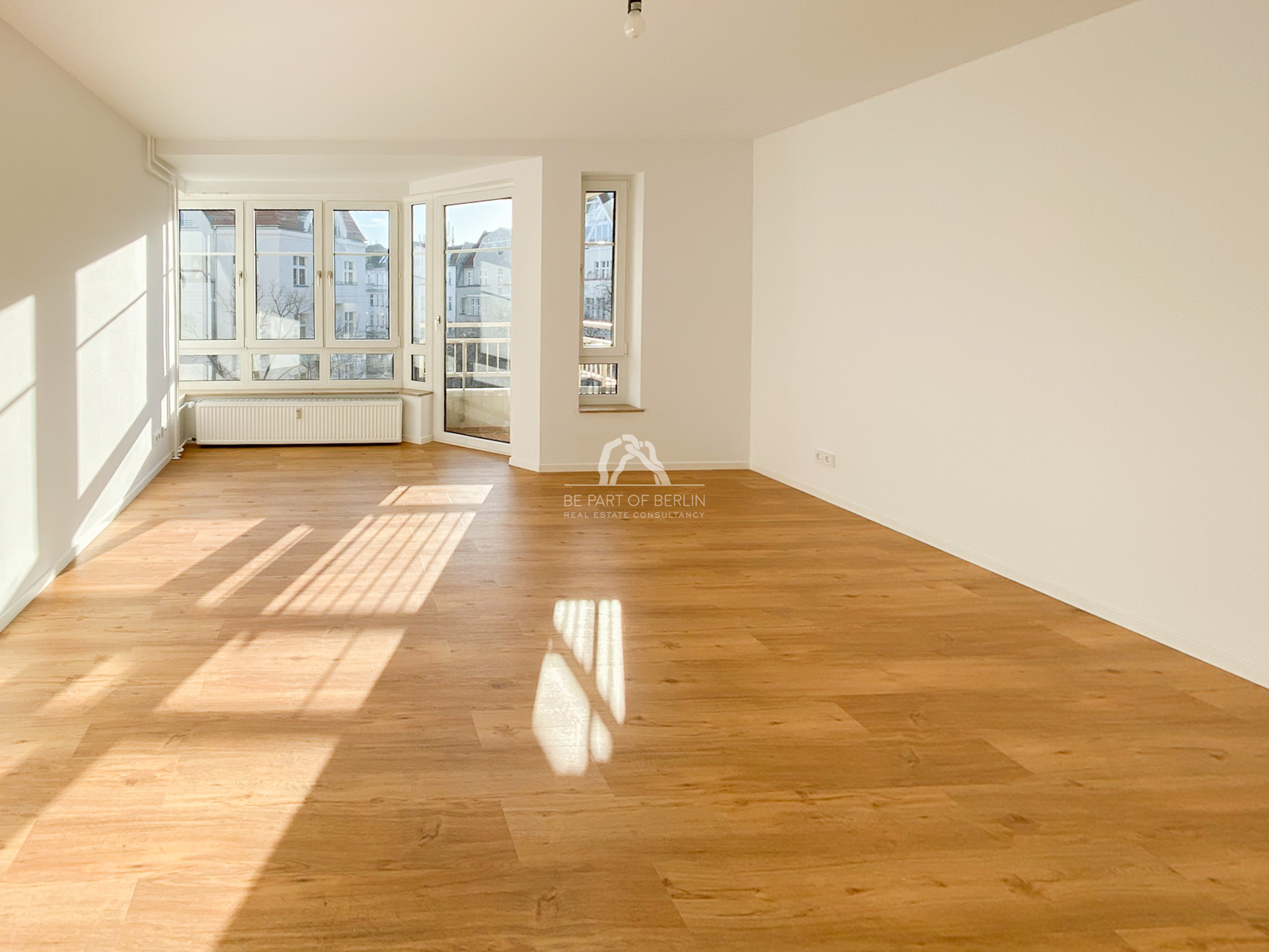 Titelbild zur Immobilie SANIERT | NAHE KURFÜRSTENDAMM | 5.OG | KLEINER BALKON | AUFZUG | 2 ZIMMER | PROVISIONSFREI |