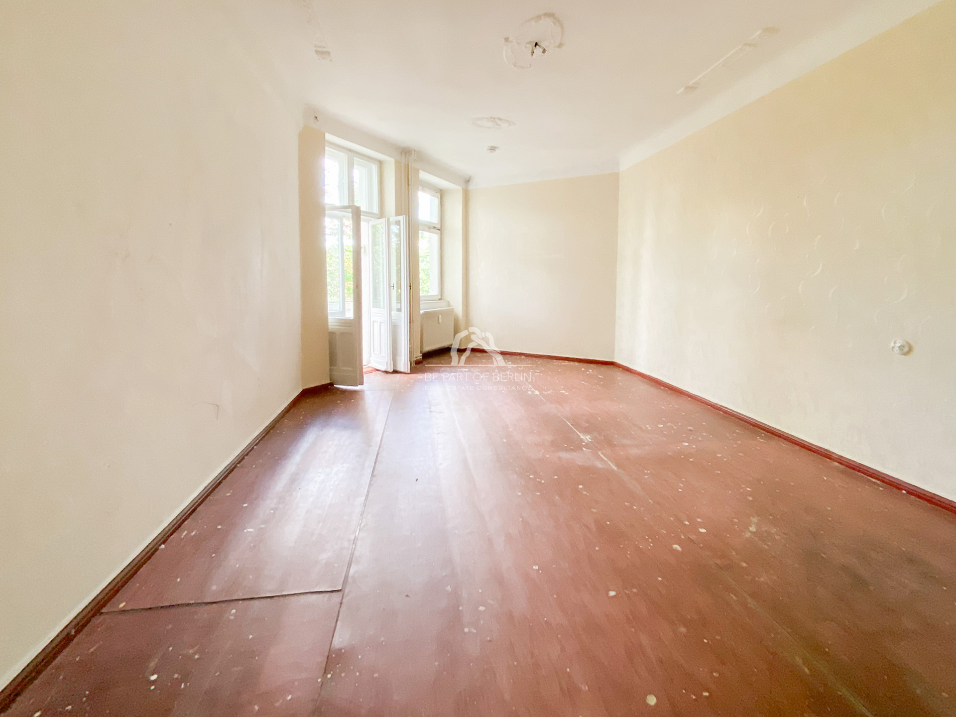 Titelbild zur Immobilie SAMARITERKIEZ | 2-ZIMMER IN GEPFLEGTEM ALTBAU | 2.OG HINTERHAUS MIT BALKON | PROVISIONSFREI |