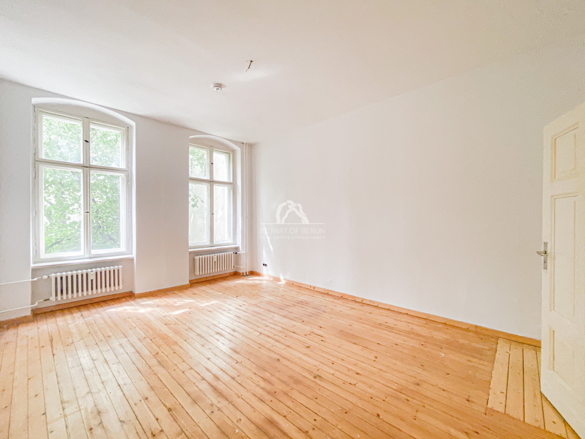 Titelbild zur Immobilie MOABIT! GROßZÜGIGE & KLASSISCH SCHÖNE ALTBAUWOHNUNG MIT TOLLEM BLICK INS GRÜNE!  PROVISIONSFREI