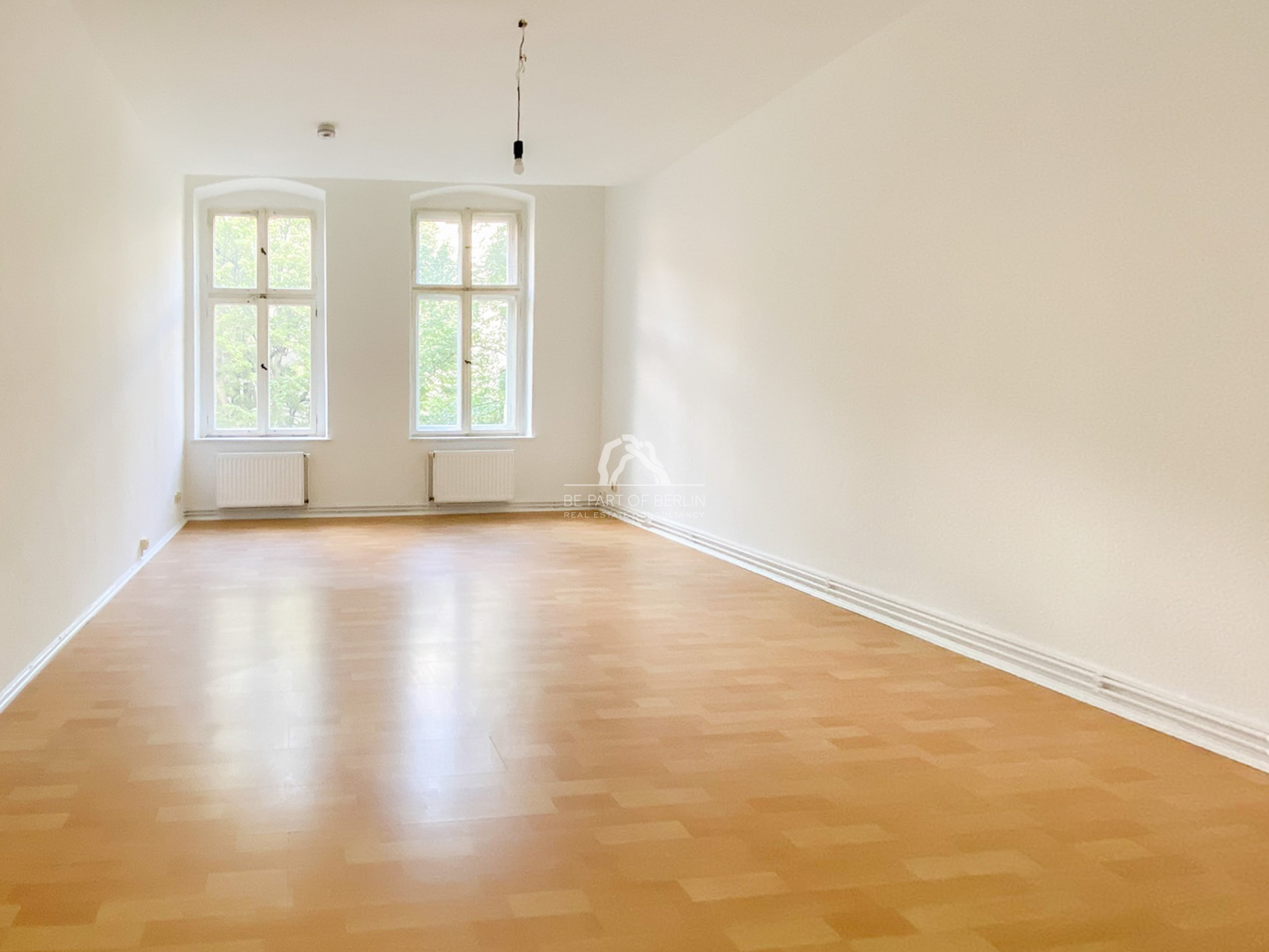 Titelbild zur Immobilie PROVISIONSFREI | ZWEI ZIMMER IN REPRÄSENATIVEM ALTBAU MIT BALKON IM SAMARITERKIEZ |