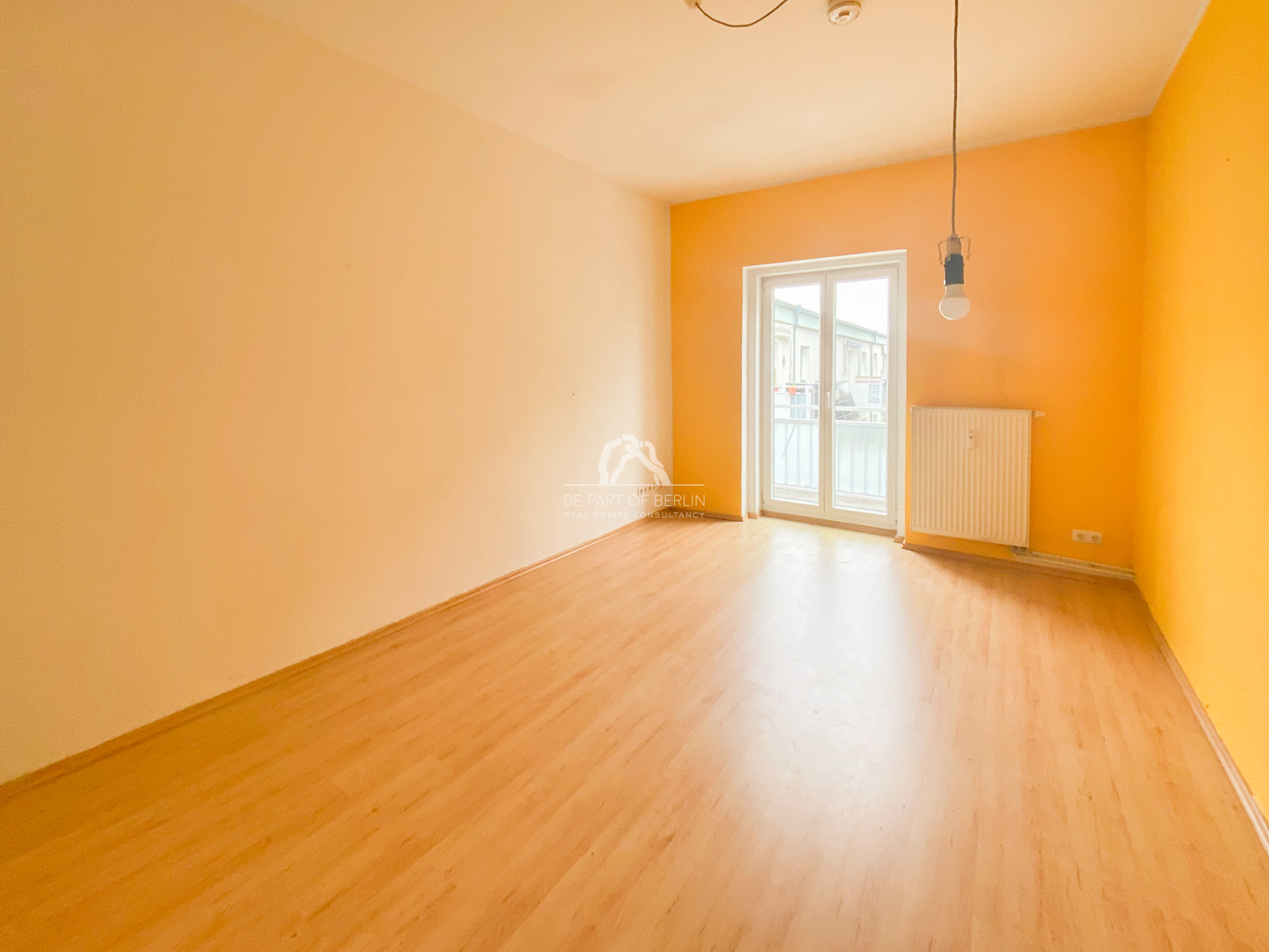 Titelbild zur Immobilie 2 ZIMMER MIT BALKON | 3.OG | RENOVIERUNGSBEDARF | GRÜNE OASE | PRENZLAUER BERG | PROVISIONSFREI |